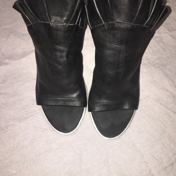 Heels - Picture 1 of 4